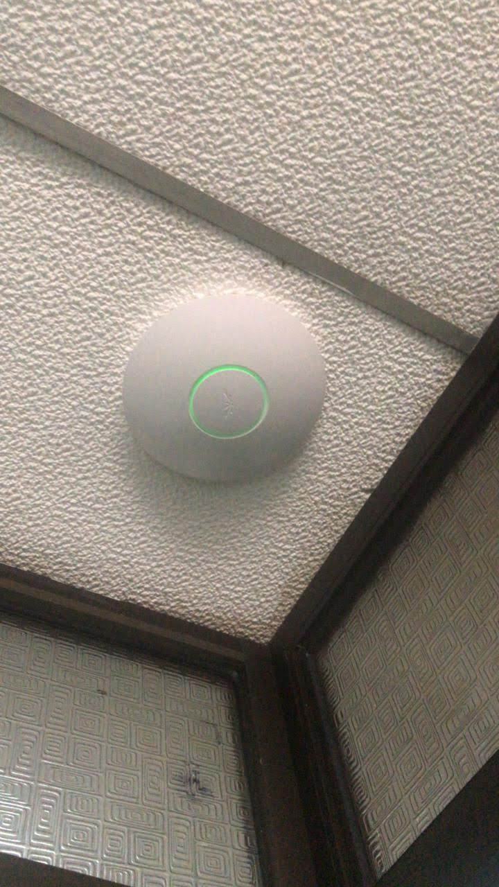 Access point WiFi en techo